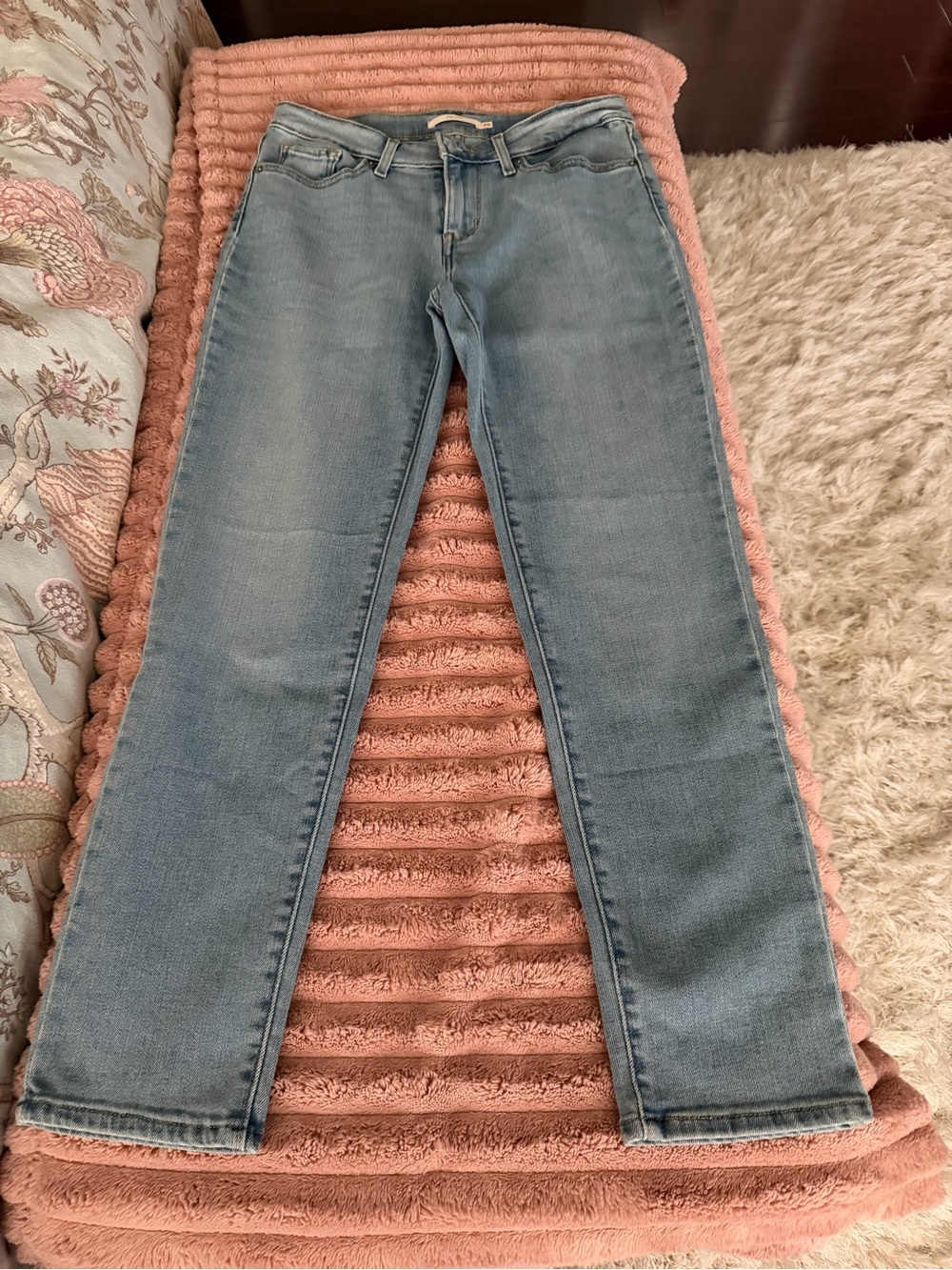 Levi's Women's Medium Wash Straight Leg Jeans